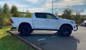 Toyota Hilux 2020 con Faros LED Blancos, Neumáticos R18, Volante a la Izquierda, Aire Acondicionado Automático, Asientos Manuales en Venta - Product Image 5
