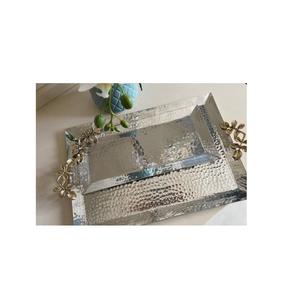 Plateau élégant en argent martelé avec poignée en métal doré Plateau rectangulaire pour serveur de nourriture pour les fournitures de gros en Inde - Product Image 5
