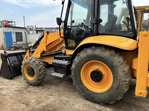 Retroexcavadora y cargadora frontal JCB 3CX de segunda mano, cargadora frontal de tracción en las ruedas 4x4 para construcción - Product Image 4