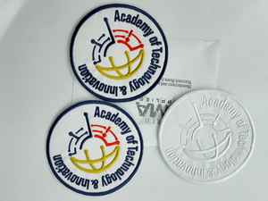 2025 nouveau Design personnalisé 3D serpent broderie Patch fer sur PU toile patchs avec paillettes idée d'artisanat du nouvel an - Product Image 2