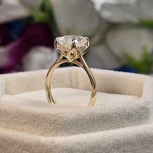 Anillos de compromiso y aniversario de lujo de oro rosa de 14K con 5 filas de moissanita cultivada en laboratorio, estilo hip hop, que pasan la prueba del diamante. - Product Image 6