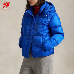 Veste d'hiver matelassée pour femme, confortable et durable, idéale pour les aventures de week-end ou le style décontracté urbain, en vente - Product Image 2