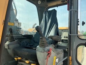 Excavadora de cadenas EC140BLC usada con motor diésel, capacidad de 21 toneladas, cucharón de 1.22 m, multifunción, en buen estado. - Product Image 4