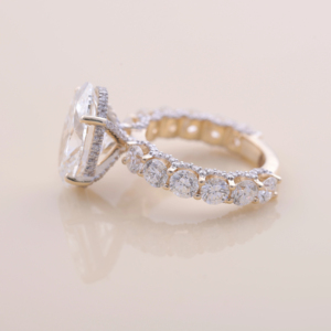 Anillo de Compromiso con Diamante Ovalado Cultivado en Laboratorio de 5.04CT con Piedras Laterales Redondas, Oro Amarillo, Blanco y Rosa de 9K, Anillo Nupcial de Lujo - Product Image 5