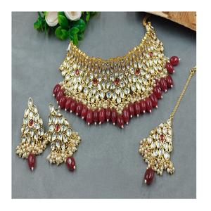 ชุดเครื่องประดับมอสซาไนต์คุณภาพสูงทรงเสน่ห์ พร้อมมุกประดับแบบคุนดัน ชุดสร้อยคอพร้อมต่างหูและติกก้าสำหรับผู้หญิง เหมาะสำหรับงานแต่งงาน - Product Image 1