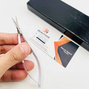 แหนบดัดคิ้วสำหรับมืออาชีพ ปลายแหลมคมพิเศษ สแตนเลสสตีลสีขาวด้าน เป็นมิตรกับสิ่งแวดล้อม น้ำหนักเบา กรรไกรตกแต่งทรงคิ้ว - Product Image 4