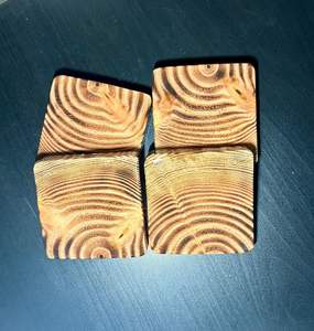 Collection de dessous-de-verre en bois durables, conçus pour résister aux changements de température sans endommager la surface - Product Image 1