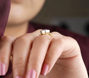 Anillo de diamantes de plata hecho a mano de fabricación india, joyería elegante para compromiso, boda o regalos disponibles al mejor precio - Product Image 2