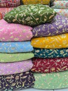 Tissu en polyester de haute qualité avec motif brodé et paillettes pour robes et robes de maison - Product Image 5