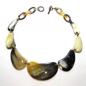 Collar de joyería de cuerno de búfalo para mujer a la moda con perla elegante collar de cuerno de búfalo por Artesanías de media luna - Product Image 1