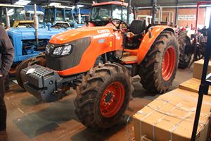 Tractor de Ruedas M6040 de la Mejor Calidad, 80HP, con Bomba de Engranajes y Motor, en Venta - Product Image 3