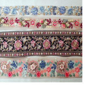 Rubans et lacets brodés à la machine sur mesure dans divers modèles et couleurs pour robes de mariée de différentes tailles. - Product Image 1