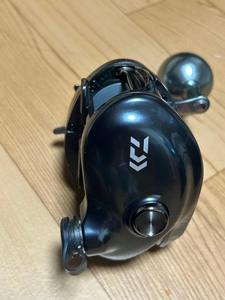 Listo para enviar: Carrete eléctrico Daiwa SEABORG 300J L, el más vendido, manivela izquierda, pantalla en inglés, acero. - Product Image 3