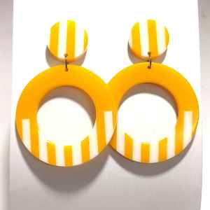 Pendientes de Aro de Resina a Rayas Amarillas y Blancas de Moda - Pendientes Colgantes con Círculos Geométricos Atrevidos, Joyería de Moda de Verano al por Mayor - Product Image 2