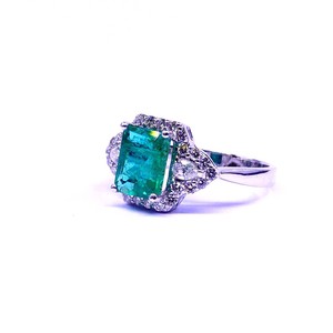 Lujo de moda 18K Oro Blanco clásico hecho a mano elegante Esmeralda piedras preciosas anillos de diamantes naturales - Product Image 3