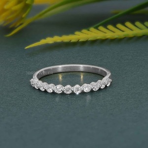 Anillo de boda de oro sólido de 14K con diamante cultivado en laboratorio certificado IGI por encargo, joyería de lujo al precio más bajo - Product Image 2