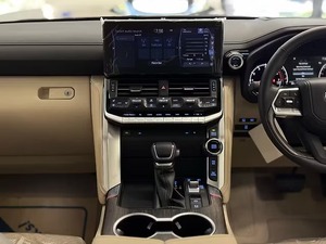 Toyota Land Cruiser d'occasion 2023, noir, 7 places, cuir, caméra de recul, norme Euro III, 8L - Product Image 3