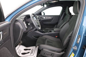 Recharge 2022 Volvo C40 propre et impeccable - Product Image 2