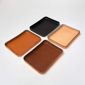 Elegante bandeja de cuero para hacer una declaración de lujo en configuraciones formales de comedor o arreglos de mesa de café diarios - Product Image 1