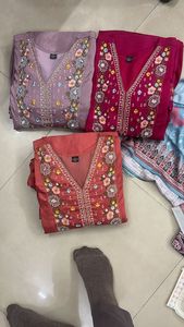 Graceful Anarkali Ensemble Kurti traditionnel indien 3 pièces en tissu Chinon avec belle broderie et travail manuel pour les mariages - Product Image 6