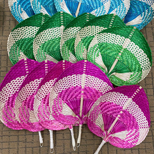 Noix de coco feuille de palmier ventilateur à main rustique fait à la main Eco Table décoration fête faveur accessoire de refroidissement fabriqué au Vietnam - Product Image 1