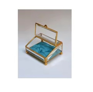 Boîte de rangement pour bagues en verre avec cadre en métal fait à la main, design d'arrivée, décoration d'intérieur, cadeau de la Saint-Valentin, boîte à bijoux en verre - Product Image 3