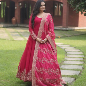 Vestido de imitación floreciente con Dupatta con atractivas lentejuelas bordadas que funcionan con borde de encaje - Product Image 1