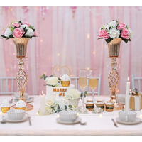 Support à fleurs en métal doré brillant avec un design unique, couleur et taille personnalisées, marque DCI, décorations de table et centres de table pour mariage