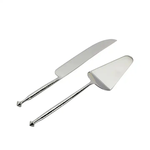 Ensemble de serveur de gâteau de fêtes en acier inoxydable avec poignée en acrylique comprenant un coupe-gâteau et un serveur de gâteau Design parfait - Product Image 5