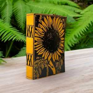 Comprar diario de cuero genuino hecho a mano diario de cuero encuadernado en relieve girasol diario cuaderno de bocetos diario Personal - Product Image 1
