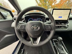 Nouvelle berline à essence/essence 2026 pour XSE FWD, boîte automatique, intérieur foncé, caméra de recul, pneus R15/R16 - Product Image 2