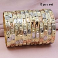 Vente en gros Ensemble de bracelets formés en plaqué or 3 tons, ensemble de bracelets en laiton tricolores, bracelets en or multitons, bijoux de bracelets de mode.