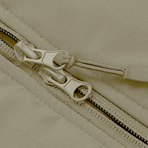 Chaqueta Softshell para Hombre, Más Vendida, con Logotipo Frontal, Cálida para Invierno, Corte Ajustado, Cuello Alto, Capucha Ajustable, Fabricada en Poliéster - Product Image 3