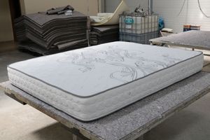 Luxury <b>Pillow</b> Top Pocket Spring Mattress Comfortable <b>Support</b> Model in White design - Product Image 1