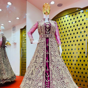 Lehenga de terciopelo nupcial con encogimiento de hombros de trabajo Jarkan completo, Dupatta pesado y cinturón Mastani Style Trending Winter Partywear Set - Product Image 1