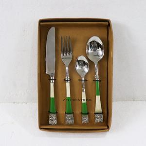 Fabrication de couteaux, fourchettes et cuillères faits à la main en acier inoxydable de haute qualité 4 pièces couverts ensemble de vaisselle 4 pièces - Product Image 3