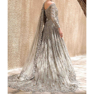Robe de mariée longue et élégante en satin à la mode comprend une finition en dentelle et un design de dos à lacets pour les cérémonies, plus la taille incluse - Product Image 3
