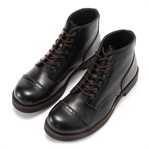 Ensemble de chaussures en cuir noir et marron pour hommes, fabriquées en cuir de haute qualité, style classique, finition raffinée et résistance durable - Product Image 4