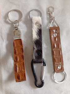 Llaveros Personalizados al por Mayor con Letras del Alfabeto A-Z de Pelo Sintético, Colgantes para Bolsos y Coches, Estilo Deportivo para las Cuatro Estaciones - Product Image 5