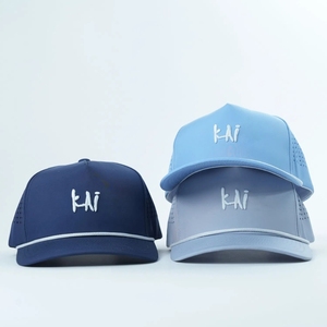 Casquette de golf ultra-légère et respirante, logo personnalisé sur le devant, casquette à 5 panneaux avec cordon, perforations découpées au laser, casquette de sport unisexe décontractée à fermeture snapback - Product Image 4