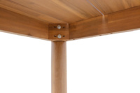 Table à manger en bois d'acacia massif conçue pour les repas en famille, offrant une construction durable et une structure stable