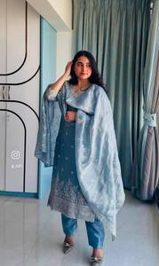 Designer <b>Indian</b> Salwar Kameez <b>Top</b> & Pent & Dupatta Modern Style Party Wear Wedding Dress All Seasons - Product Image 5