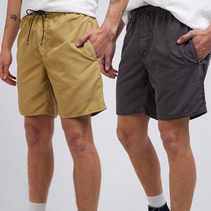 Pantalones cortos de poliéster para hombre de verano a precio barato de fábrica, pantalones cortos atléticos activos, pantalones cortos deportivos informales para hombre con logotipo personalizado de Color sólido - Product Image 1