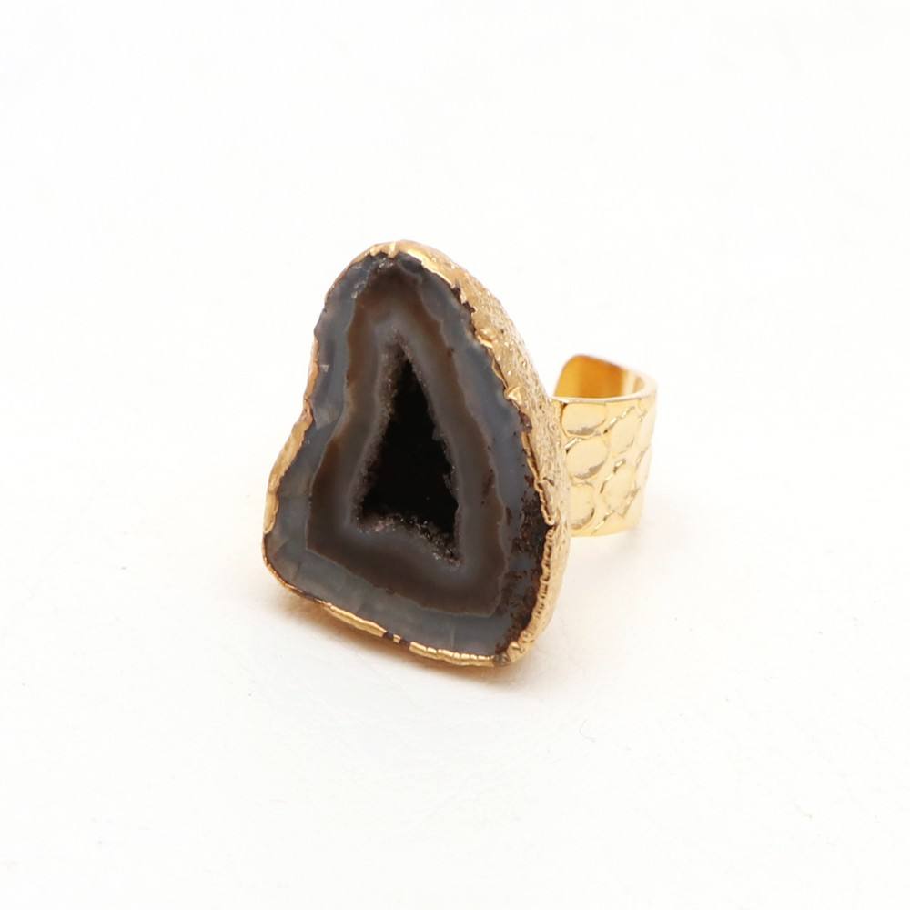 สีน้ำตาล