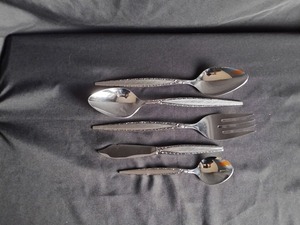 Juego de cubiertos clásicos de acero inoxidable con acabado dorado básico para fiestas y cocina diaria, uso de comedor familiar duradero, India - Product Image 5