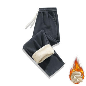 Pantalon en peluche pour hommes avec logo personnalisé brodé OEM Pantalon de survêtement décontracté polyvalent en velours épais avec coupe ample - Product Image 5