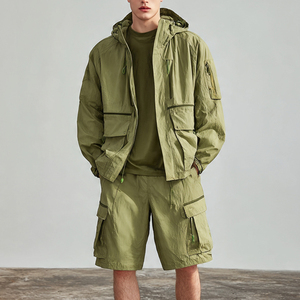 Ensemble de survêtement coupe-vent de sport 100% polyester nylon imperméable, ensembles de shorts pour hommes, ensembles de shorts et de vestes coupe-vent surdimensionnés - Product Image 1