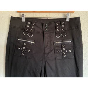 กางเกงขาบานทรงโกธิคพังก์สีดำ รุ่นร้อยเชือกผูกข้อเท้า ซิปข้าง สำหรับผู้หญิง ขายส่งจากโรงงาน ปี 2026 - Product Image 3