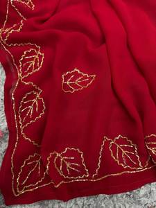 Hermosa Katdan trabajo a mano Color rojo brillante diario y fiesta de oficina especial suave Georgette tela elegante Saree con blusa para la venta - Product Image 4