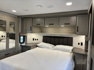 NUEVO 2025 G-R-A-N-D RV D-E-S-I-G-N M-O-M-E-N-T-U-M Clase M 344M DISPONIBLE PARA LA VENTA - Product Image 2